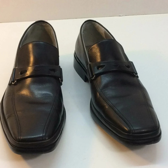 NWOT Kenneth Cole Black SlipOn Silver Technology